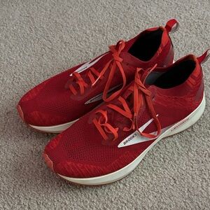 Brooks Levitate 4.0 Red Athletic Sneakers size men’s 10
